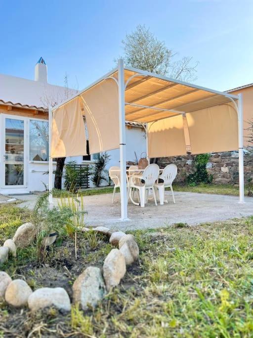 Casetta Bianca Con Giardino Posada  Exterior foto